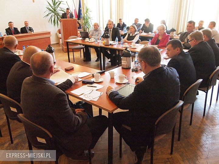 Ostatnia sesja przed wyborami 2014