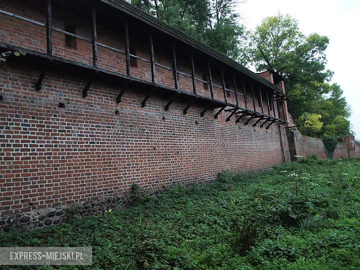 Ulica Basztowa i spalona baszta