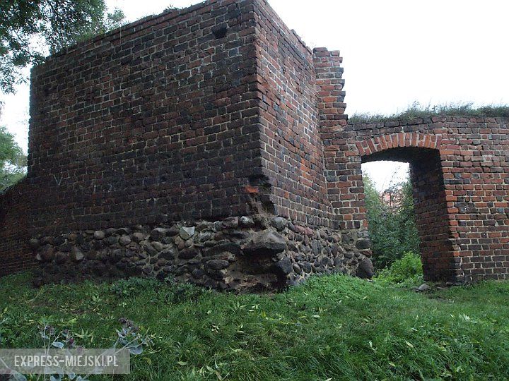 Ulica Basztowa i spalona baszta