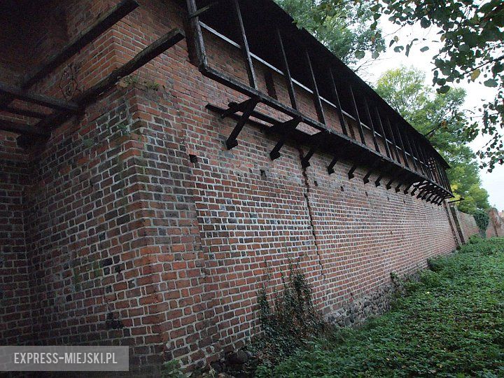 Ulica Basztowa i spalona baszta