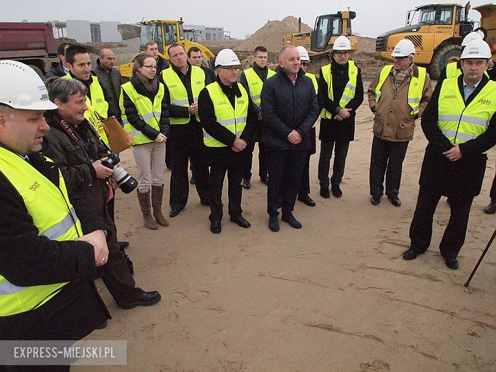 Schweiker rozpoczyna budowę fabryki