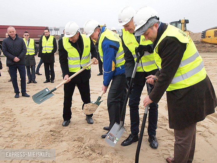 Schweiker rozpoczyna budowę fabryki