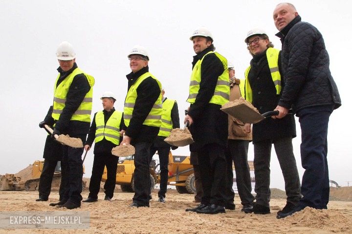 Schweiker rozpoczyna budowę fabryki