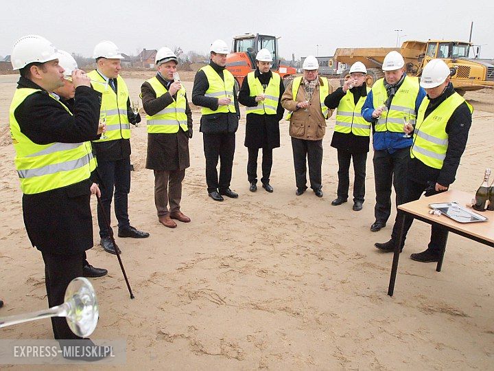 Schweiker rozpoczyna budowę fabryki