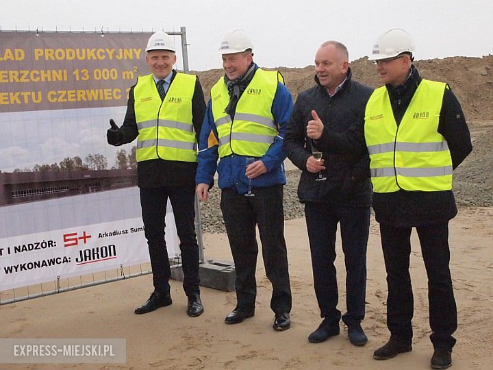 Schweiker rozpoczyna budowę fabryki
