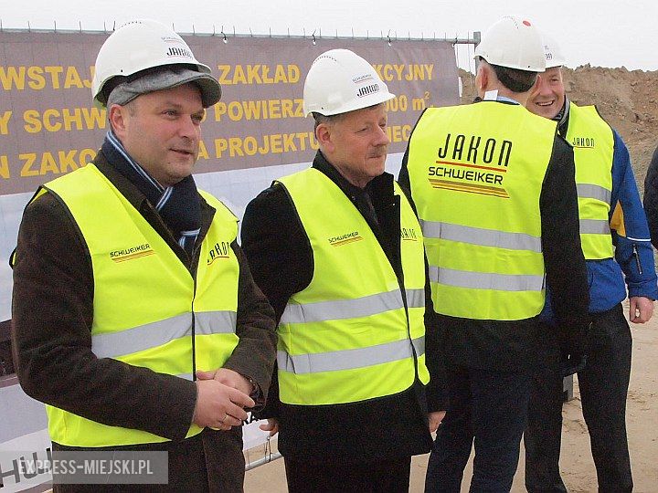 Schweiker rozpoczyna budowę fabryki