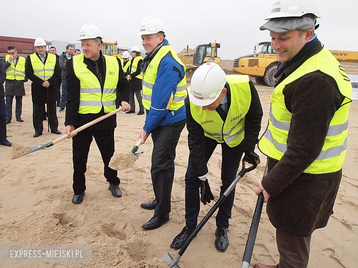 Schweiker rozpoczyna budowę fabryki