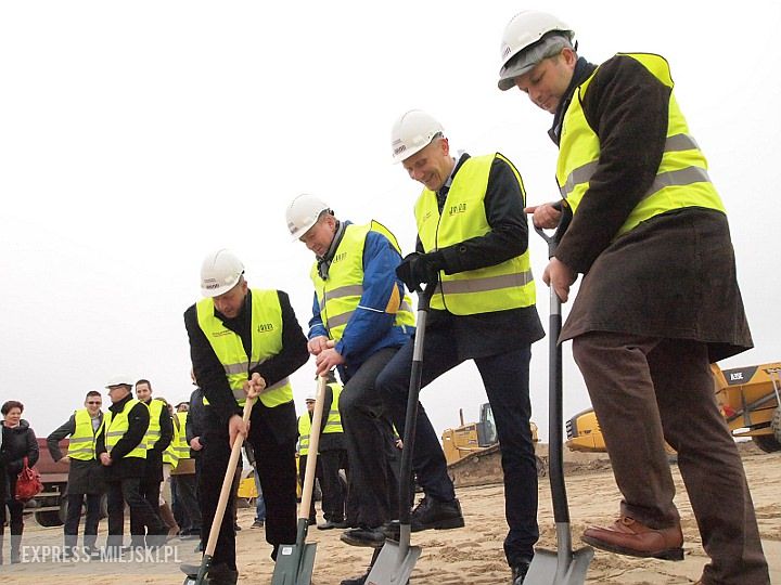 Schweiker rozpoczyna budowę fabryki