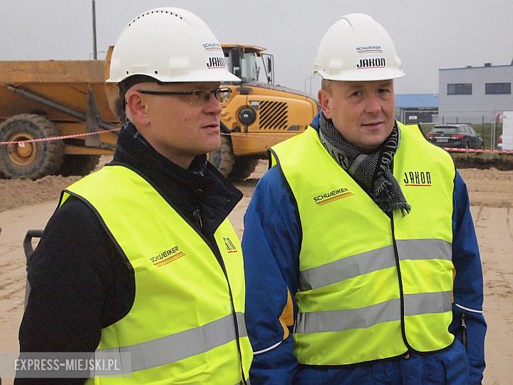 Schweiker rozpoczyna budowę fabryki