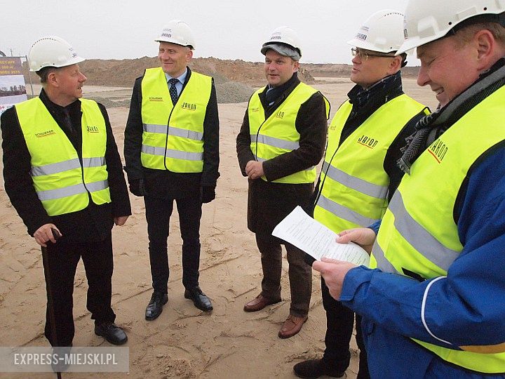 Schweiker rozpoczyna budowę fabryki