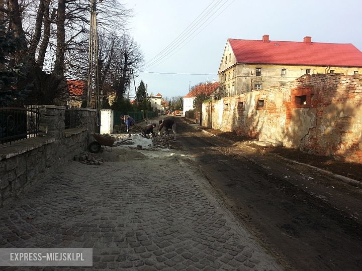 Remontowany odcinek przy urzędzie gminy