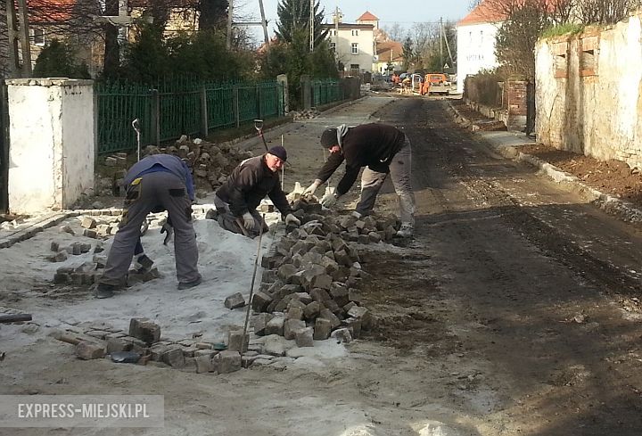 Remontowany odcinek przy urzędzie gminy
