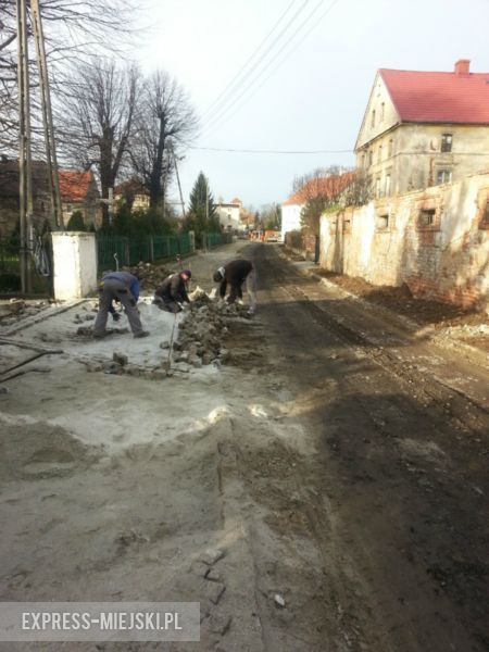 Remontowany odcinek przy urzędzie gminy