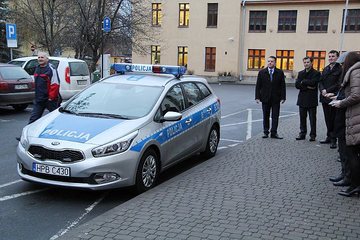 Przekazanie samochodu dla policji