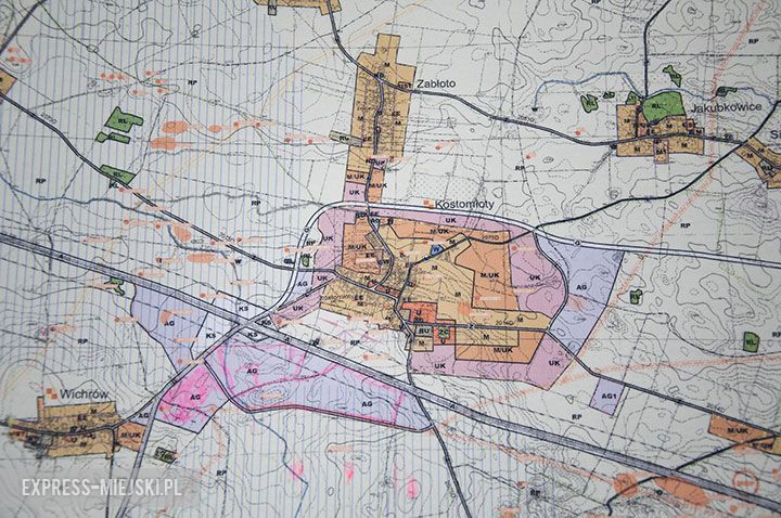 Strefa ekonomiczna znajduje się na południe od Kostomłotów, tuż "pod" autostradą. Zajmuje około 85 hektarów