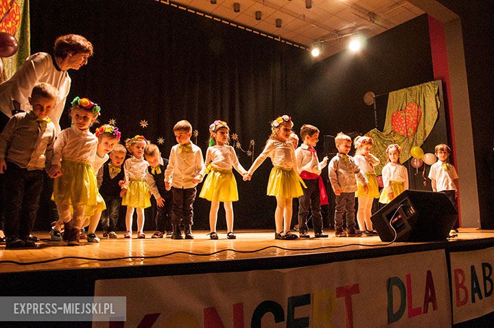 Przedszkolaki zatańczyły dla Babć i Dziadków