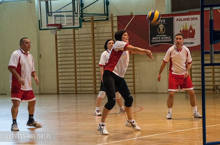 Podczas prezentacji pucharu odbył się mecz samorządowcy kontra nauczyciele