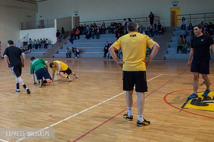 Podczas prezentacji pucharu odbył się mecz samorządowcy kontra nauczyciele
