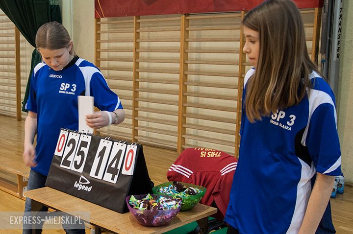 Podczas prezentacji pucharu odbył się mecz samorządowcy kontra nauczyciele