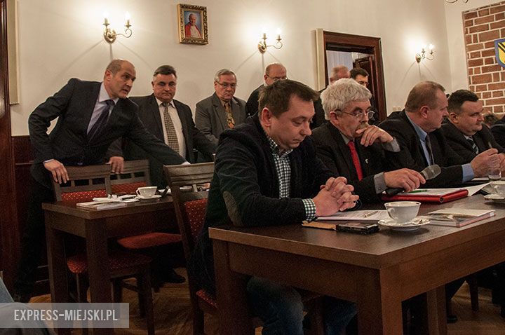 Tuż przed rezygnacją przewodniczącego z pełnionej funkcji członkowie klubu radnych Nasza Gmina opuścili salę obrad