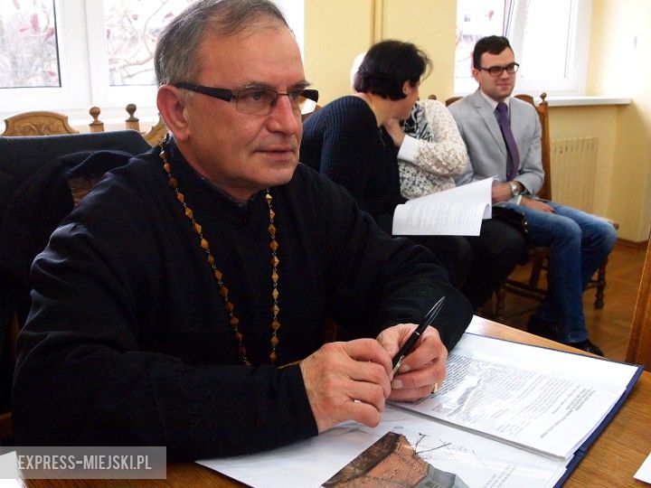 Proboszcz Michał Szlaga prosił radnych o wsparcie