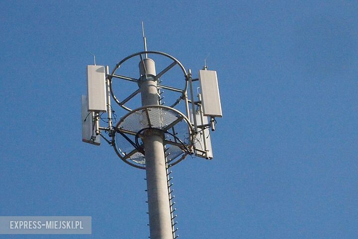 Maszt na stacji w Środzie Śląskiej