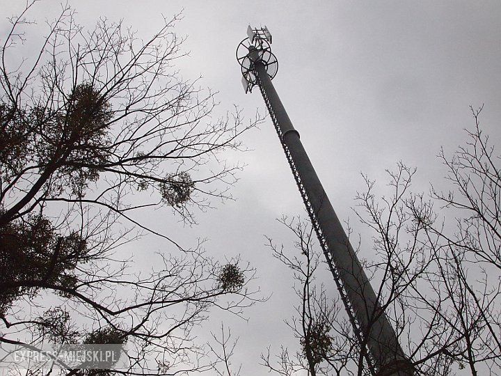 Maszt na stacji w Środzie Śląskiej