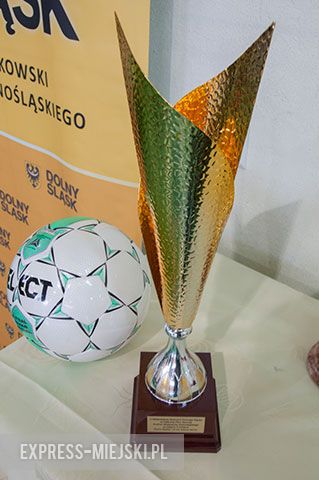 Pierwszy dzień zmagań samorządowców w halowej piłce nożnej