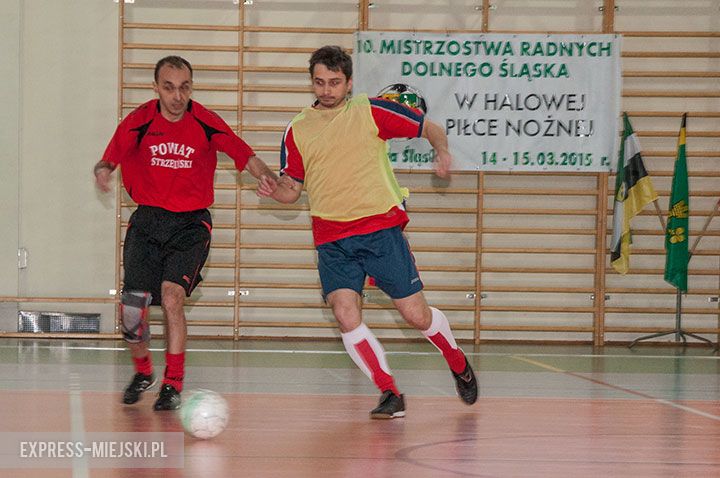 Pierwszy dzień zmagań samorządowców w halowej piłce nożnej