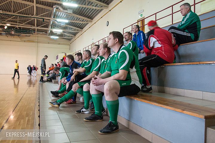 Pierwszy dzień zmagań samorządowców w halowej piłce nożnej