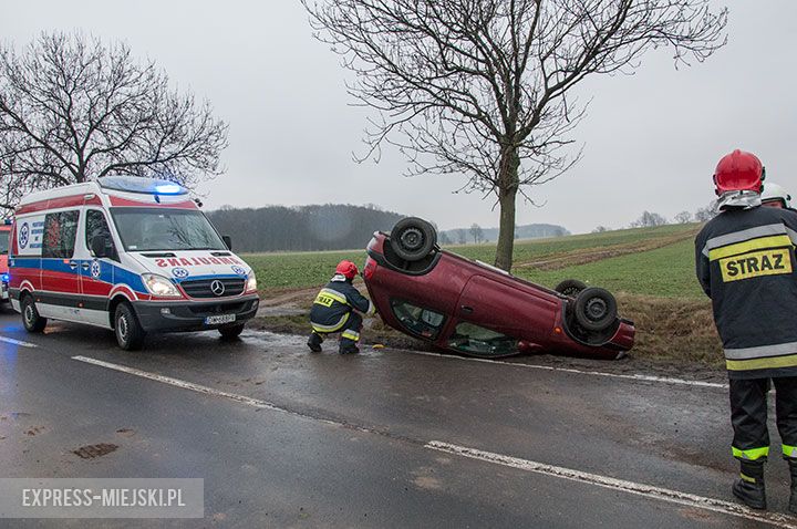 Wpadł w poślizg i dachował
