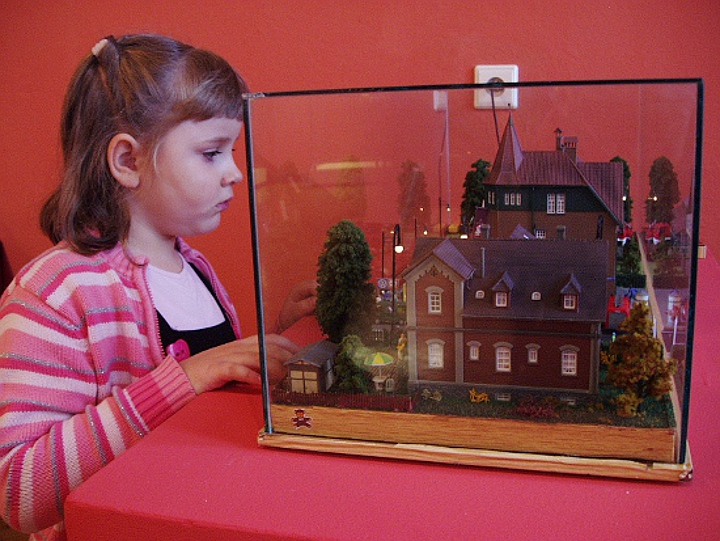 Makieta księdza z Mostówki