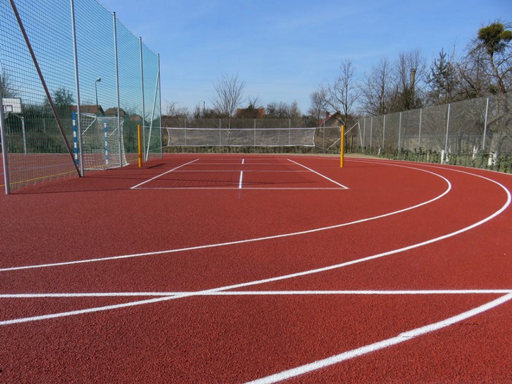 Budowę boisk zakończono w marcu