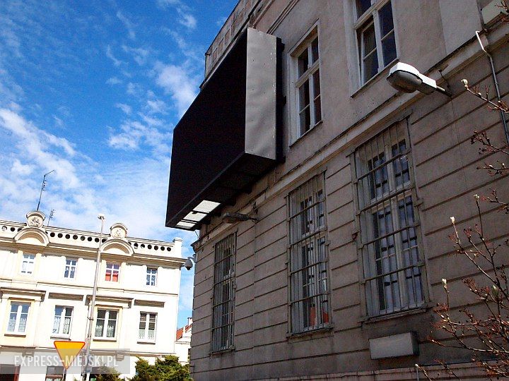 Tablica na starostwie wisi od 2014 roku