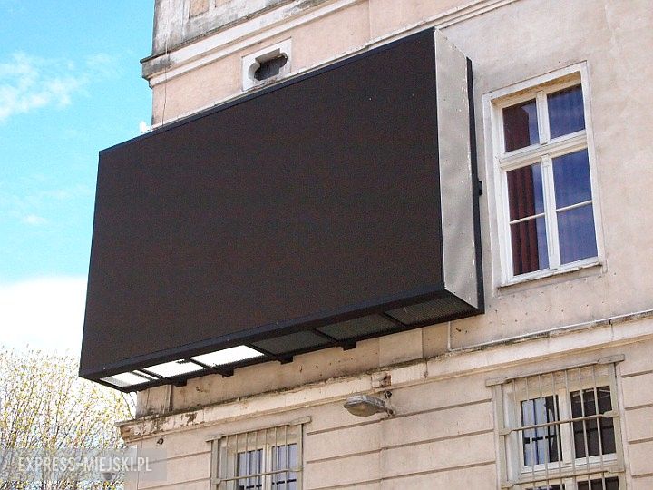 Tablica na starostwie wisi od 2014 roku