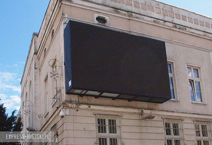 Tablica na starostwie wisi od 2014 roku