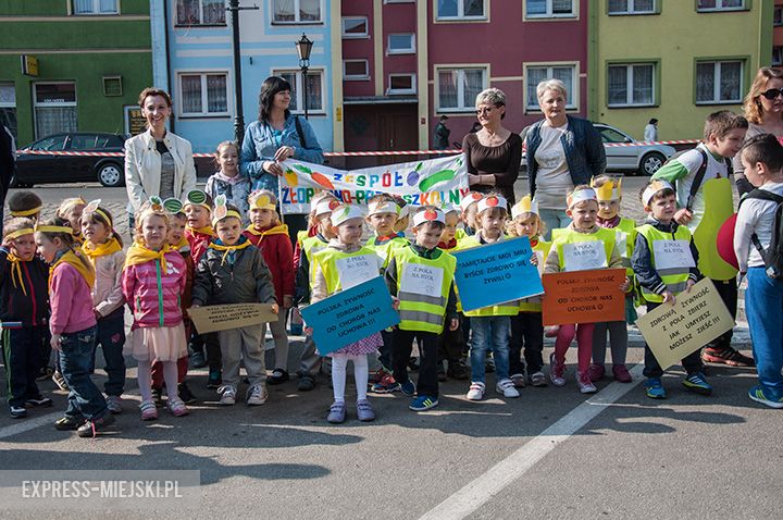 Parada dzieci promująca zdrowe odżywianie
