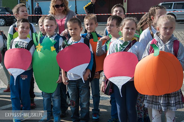 Parada dzieci promująca zdrowe odżywianie