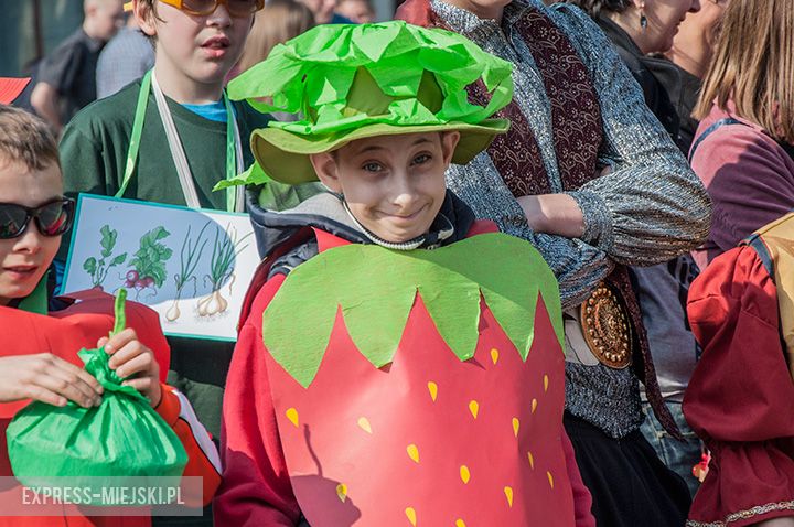 Parada dzieci promująca zdrowe odżywianie