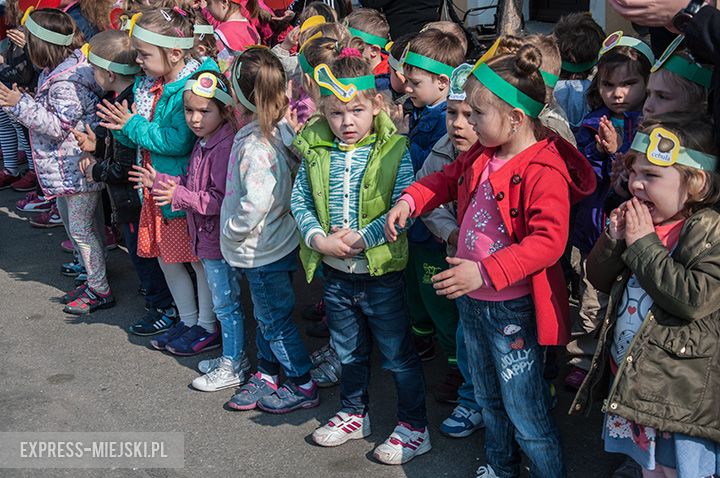 Parada dzieci promująca zdrowe odżywianie