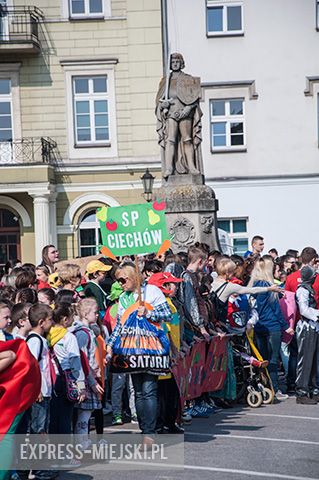 Parada dzieci promująca zdrowe odżywianie