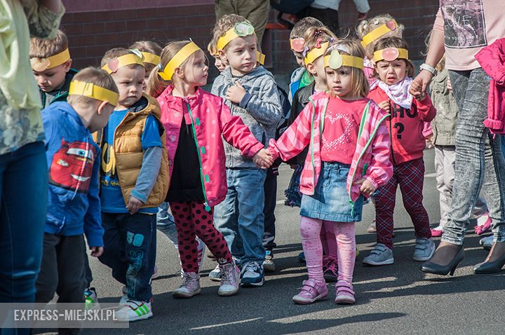 Parada dzieci promująca zdrowe odżywianie