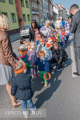 Parada dzieci promująca zdrowe odżywianie