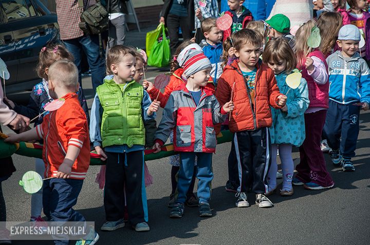 Parada dzieci promująca zdrowe odżywianie