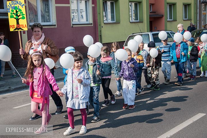 Parada dzieci promująca zdrowe odżywianie