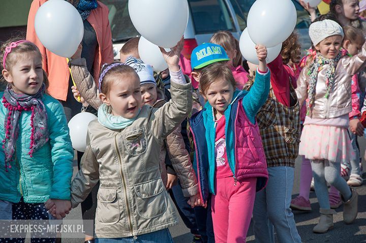 Parada dzieci promująca zdrowe odżywianie