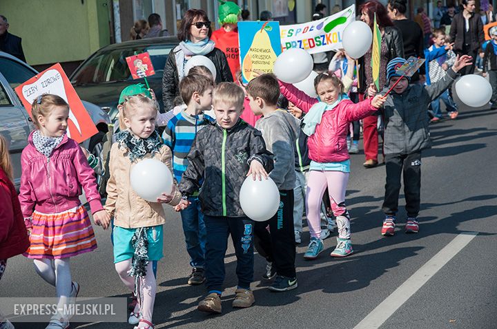 Parada dzieci promująca zdrowe odżywianie