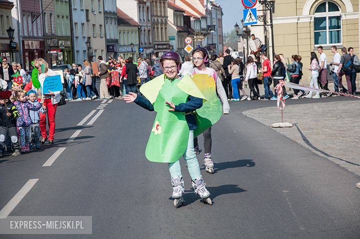 Parada dzieci promująca zdrowe odżywianie