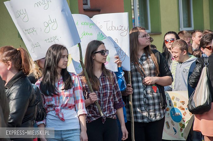 Parada dzieci promująca zdrowe odżywianie