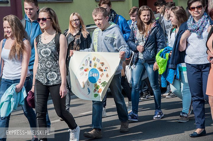 Parada dzieci promująca zdrowe odżywianie